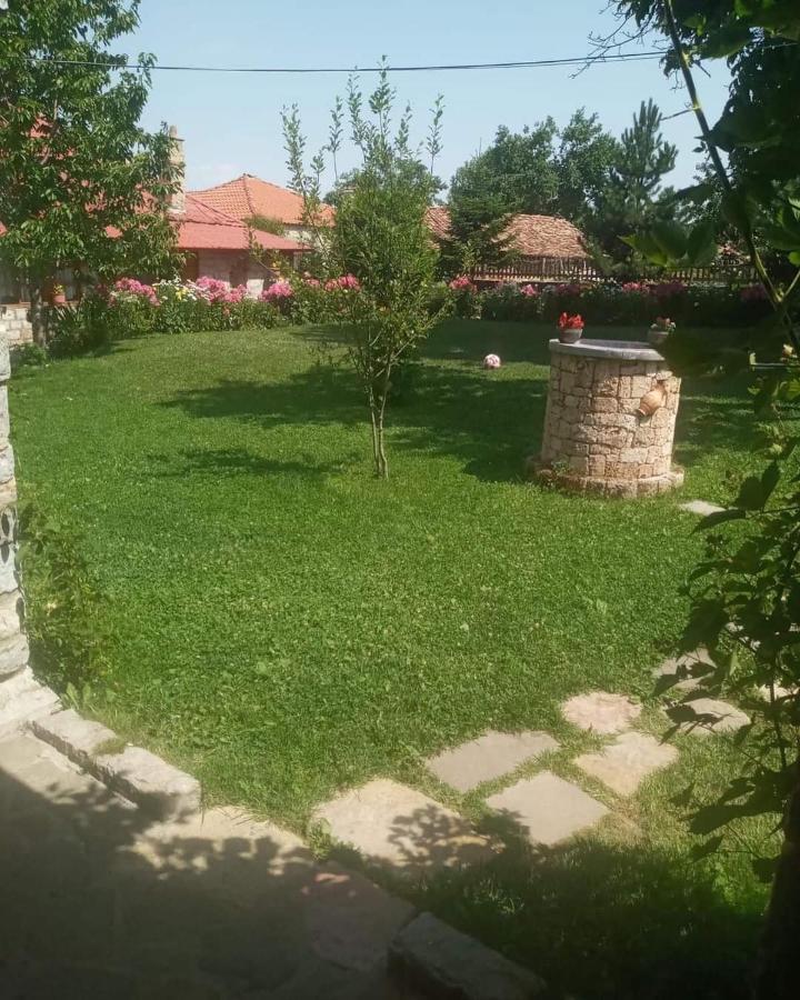 Bed and Breakfast Bujtina Shkodrani Voskopojë Exterior foto