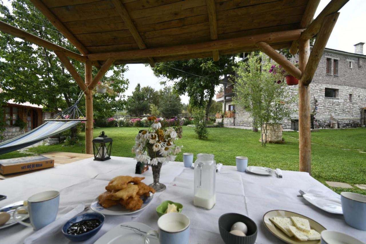 Bed and Breakfast Bujtina Shkodrani Voskopojë Exterior foto